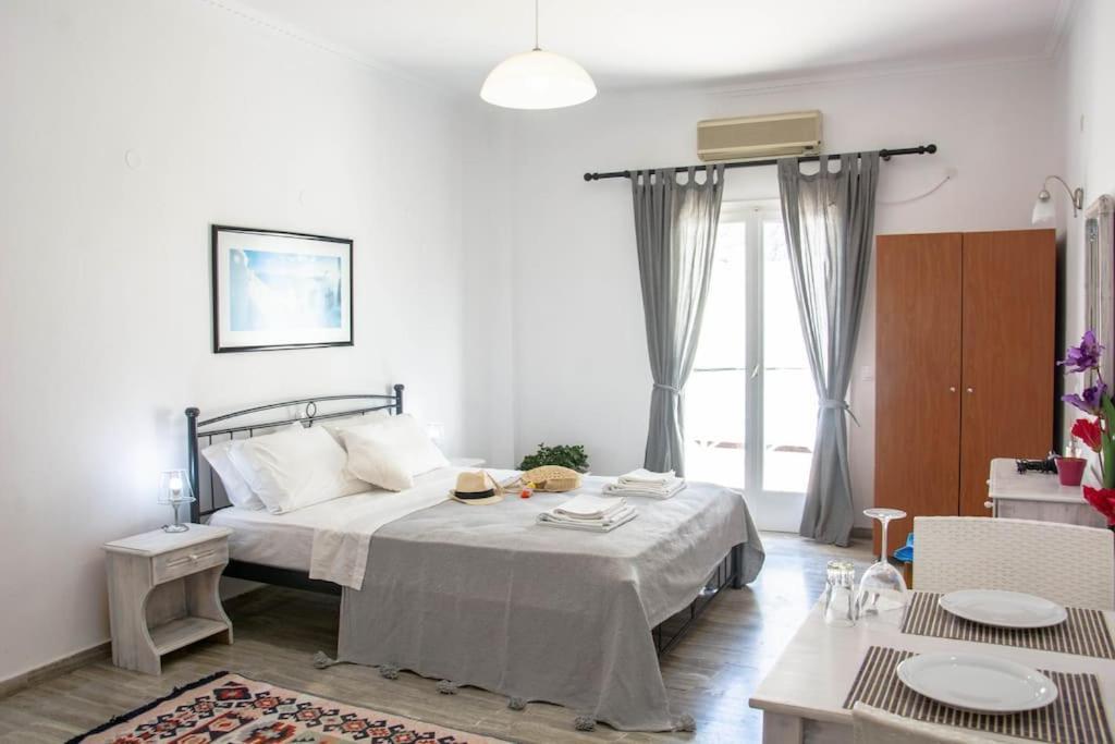 White Wave Studio 1 , 3Min Walk From Kamari Beach Exterior photo